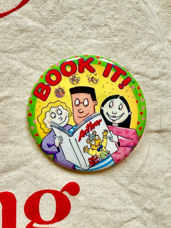 Vintage Jewelry - Early 00s Vintage 🍕💞📕 Pizza Hut BOOK IT! Pinback Button